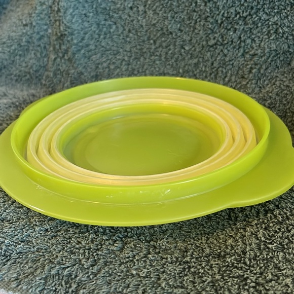 Tupperware Expandable Bowl - Picture 4 of 6